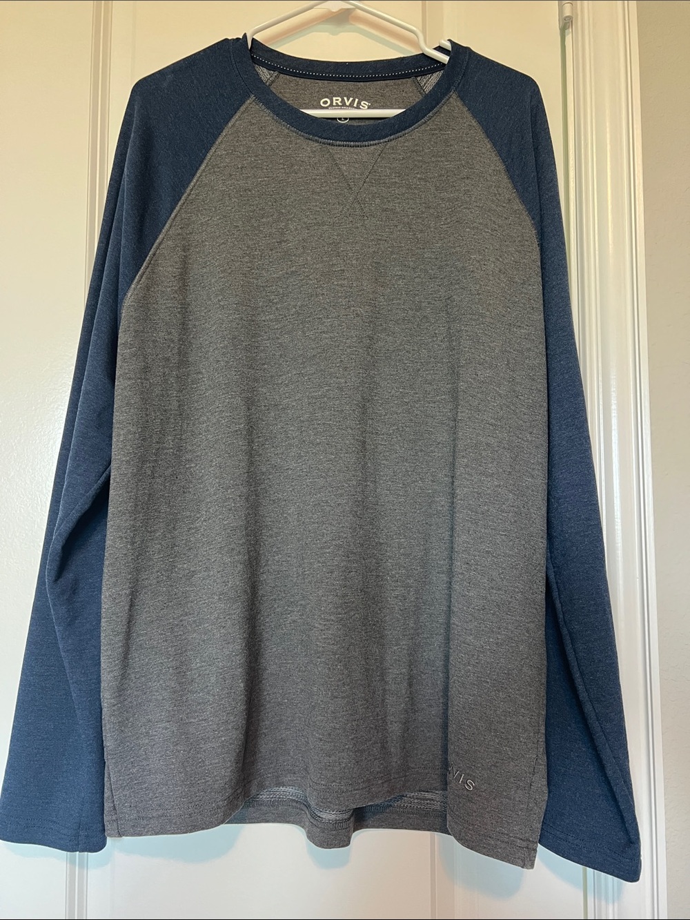 Orvis Men’s Raglan Long-Sleeve Shirt in Gray and Blue